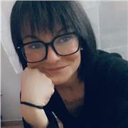 Laureata in lingue impartisce ripetizioni ad alunni di elementari e medie in inglese, francese e materie e letterarie. Massima serietà